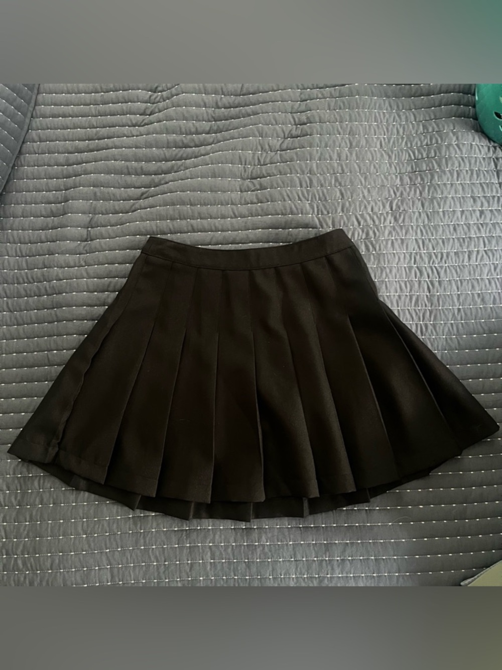 Forever 21 black pleated mini skirt